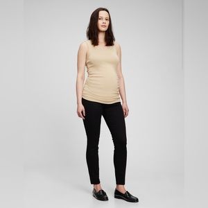 Gap maternity jeans (never worn). Size 28 Short